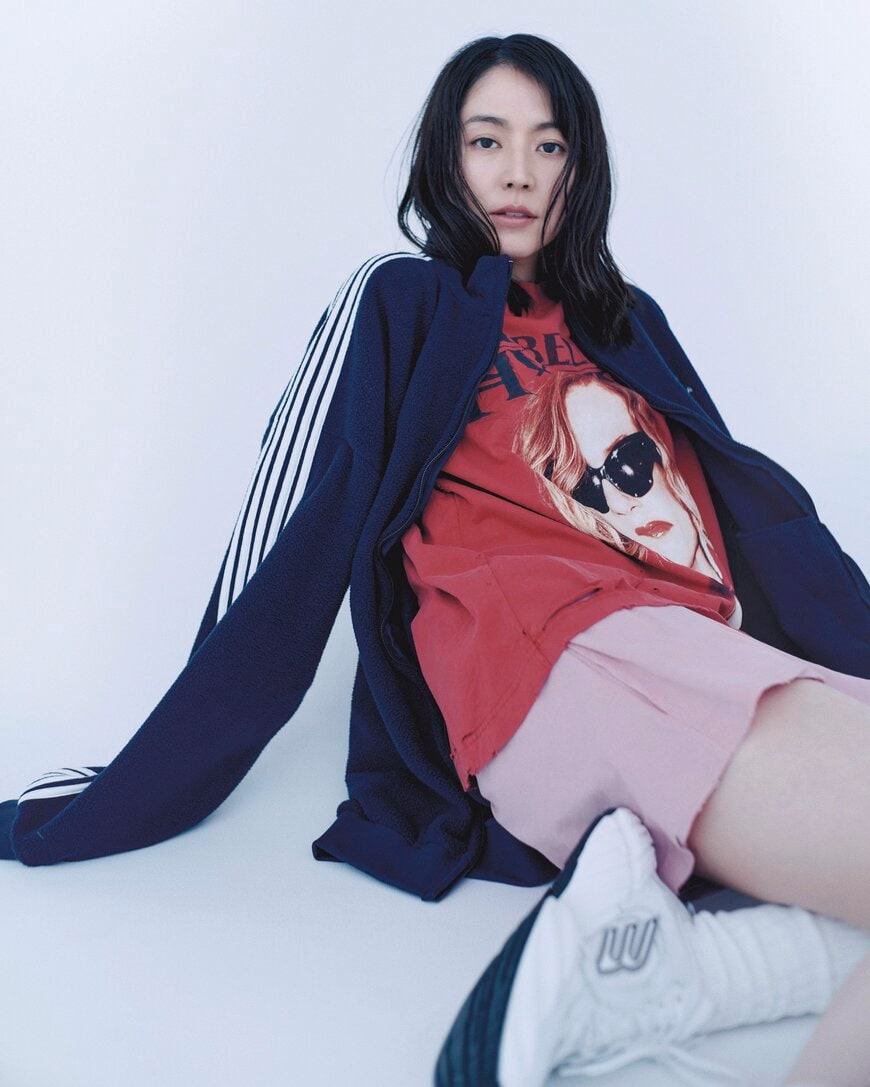 出所：株式会社講談社『【長澤まさみの表紙ビジュアル公開！】カラフルなストールで“多様性”を表現！　FRaU SDGs MOOK「生物多様性とダイバーシティ。」は、５月29日発売』