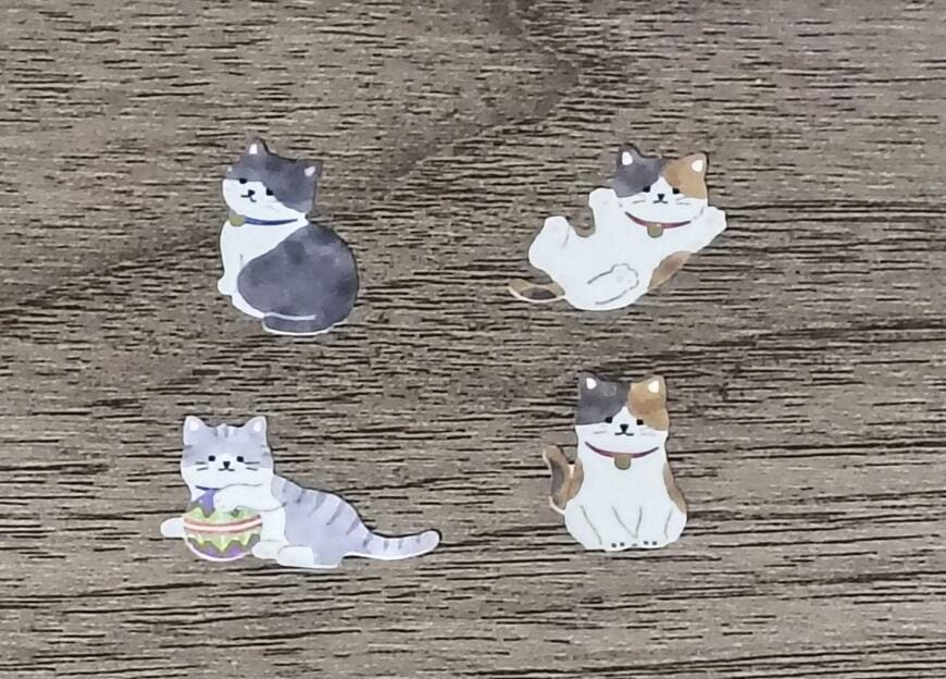 筆者撮影（キャンドゥ、にっぽんのかわいいフレークシール 柴犬・猫）