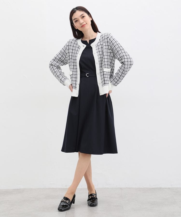 出所：ハニーズ公式通販 タック使いワンピース