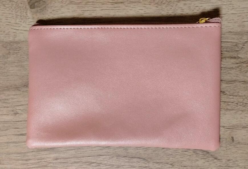 筆者撮影（セリア、フラットポーチ ウィリアム・モリスデザイン）