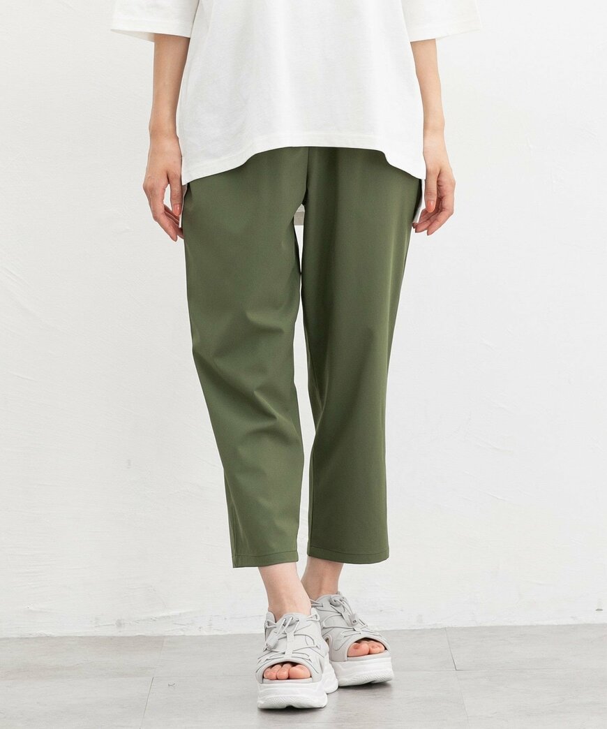 出所：ハニーズ公式　クロップドイージーパンツ