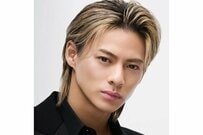 平野紫耀がまとうYSLピンクリップにSNSくぎ付け…「顔面強すぎ」「見惚れる」