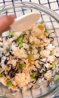 お店で売られていそうなクオリティ！作り置きできる簡単「混ぜご飯」おにぎりが話題