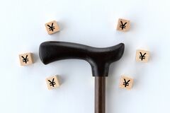 【厚生年金】男女差は「約6万円」受給額の個人差が大きい理由。60～89歳「いまのシニア世代」平均年金月額一覧表をみる
