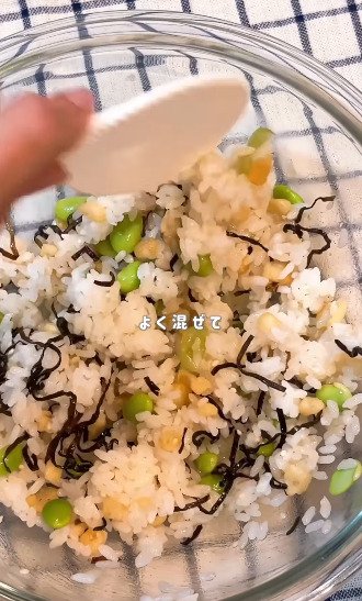 お店で売られていそうなクオリティ！作り置きできる簡単「混ぜご飯」おにぎりが話題