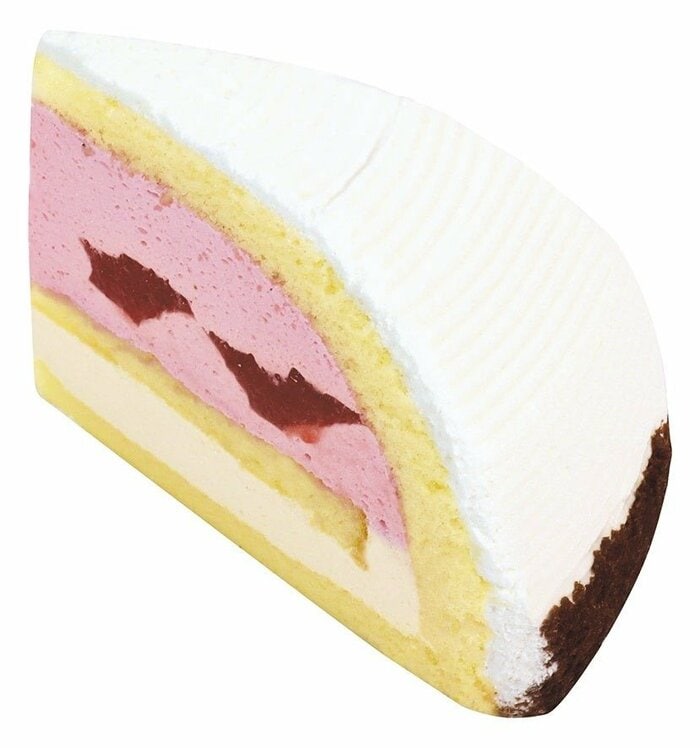 白いドーム型が可愛らしい「苺のボンブショート（518円）」