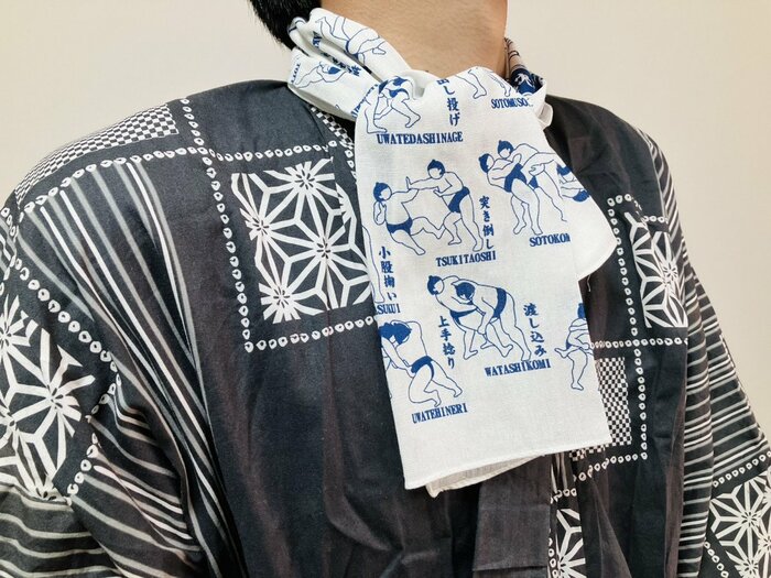 首に巻いたてぬぐい