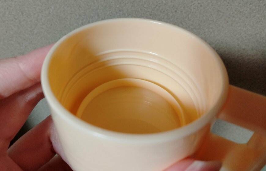 筆者撮影（セリア、ミモザ＆スズラン コップ付ドリンクボトル 390ml）