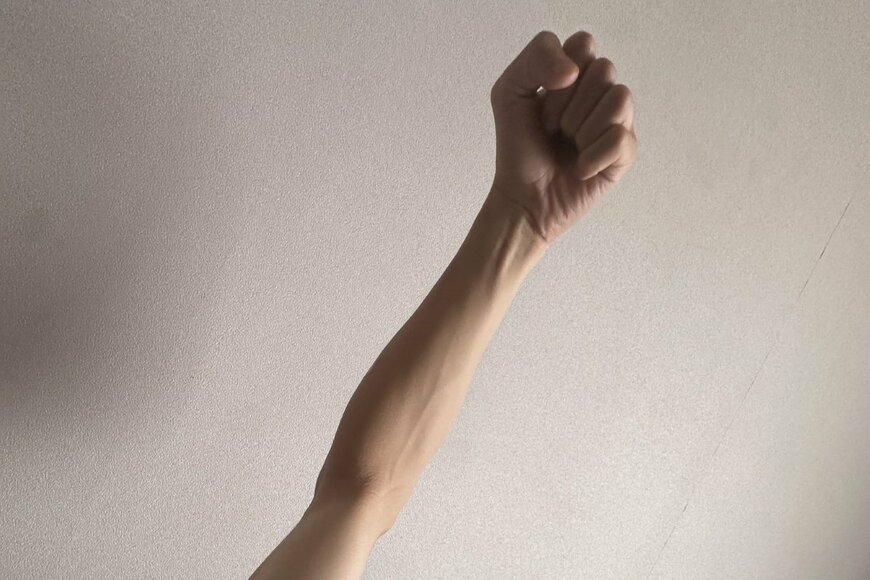 救急救命士として働く「細身の男性」　苦手な筋トレを2か月間続けた姿に「これヤバすぎる」「すごい努力だな」