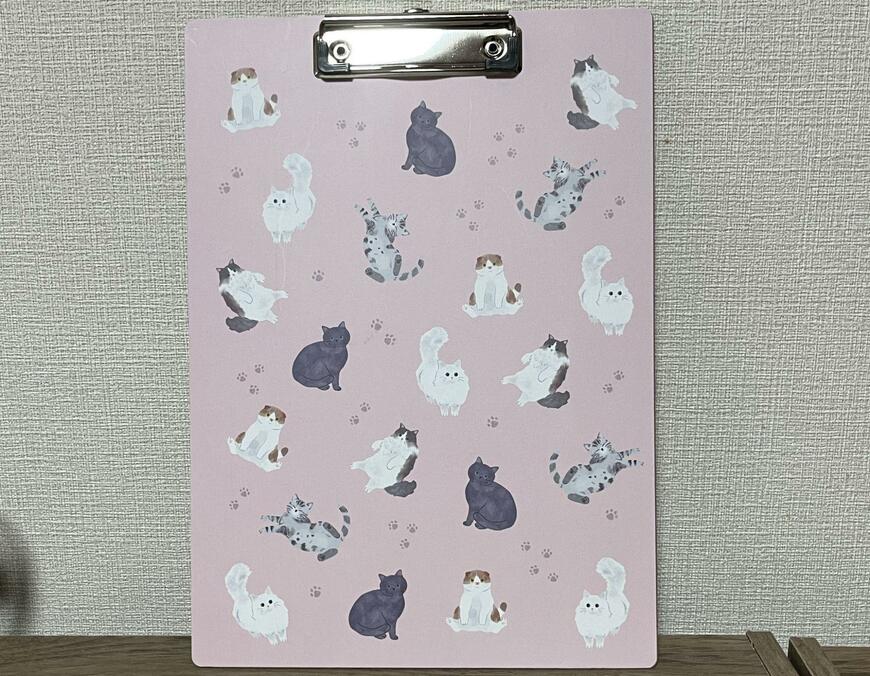 筆者撮影（セリア、A4 MDF クリップボード タテ ねこ）