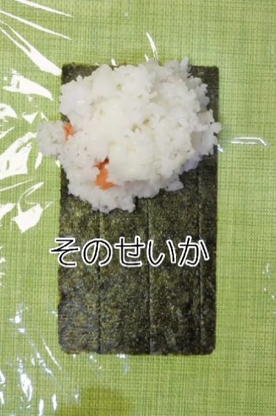 【反抗期息子に贈る350円弁当】ラップ包みが光る『高校生おにぎり弁当』に「いつも美味しそう」と反響