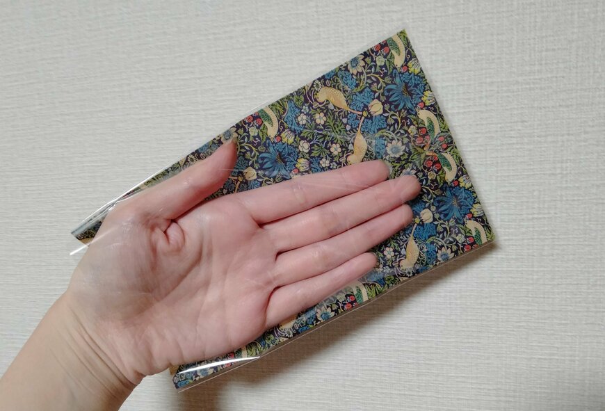 筆者撮影（セリア、クリアバッグ 6P ウィリアム・モリス）