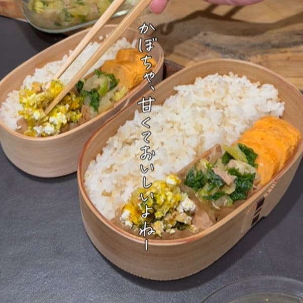 【夫婦2人分のお弁当】ご飯の上にどーん！とのった「串カツ弁当」種類豊富なおかずもぎゅっと詰まってボリューム満点！