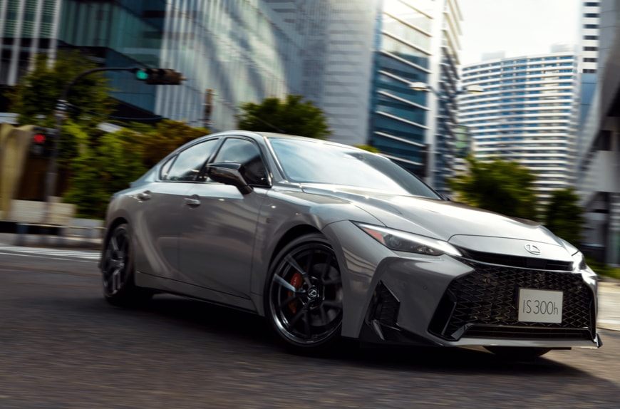 【トヨタ】「大型液晶待ってました！」レクサス IS改良モデルにSNSで歓喜の声「13年目のマイナーチェンジに意地を感じる」