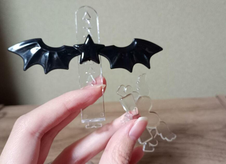 筆者撮影（セリア、ぬいぐるみデコスタンド 天使と悪魔）