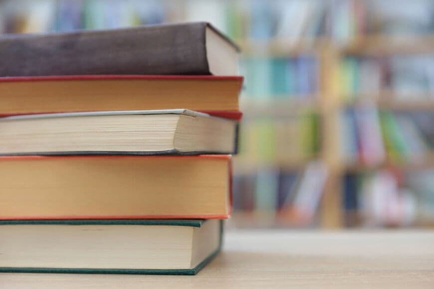 「三島由紀夫についての論文」を4万字書いた知人の自宅を訪問　本棚の状態に「半端じゃない」