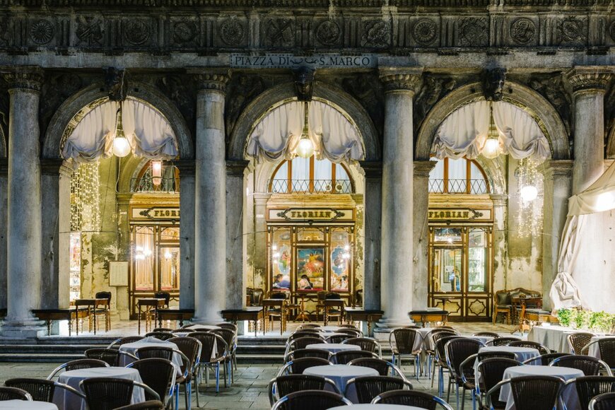イタリア旅行で有名な老舗カフェに行くといくらかかる？通常のバールとの違いを解説