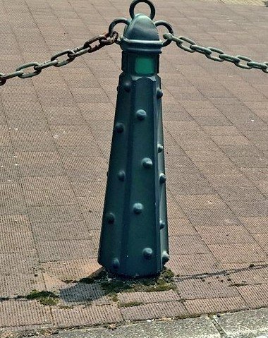 岡山県で目撃した車止めのポール