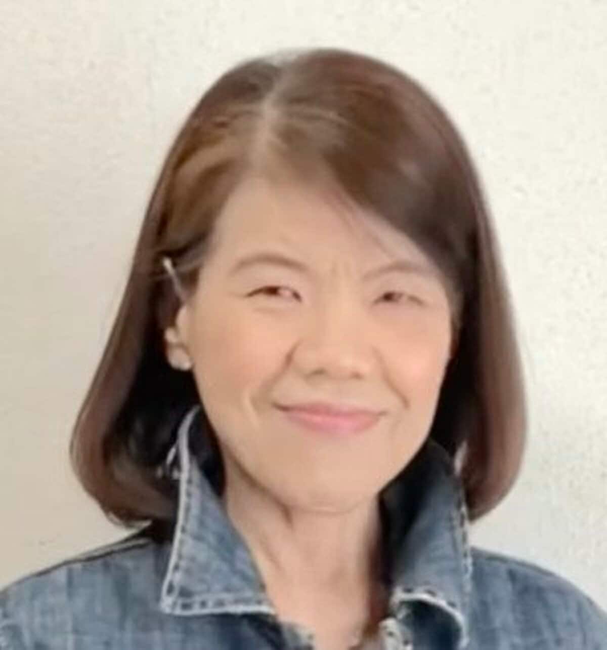 マフラーを身に纏う春コーデ