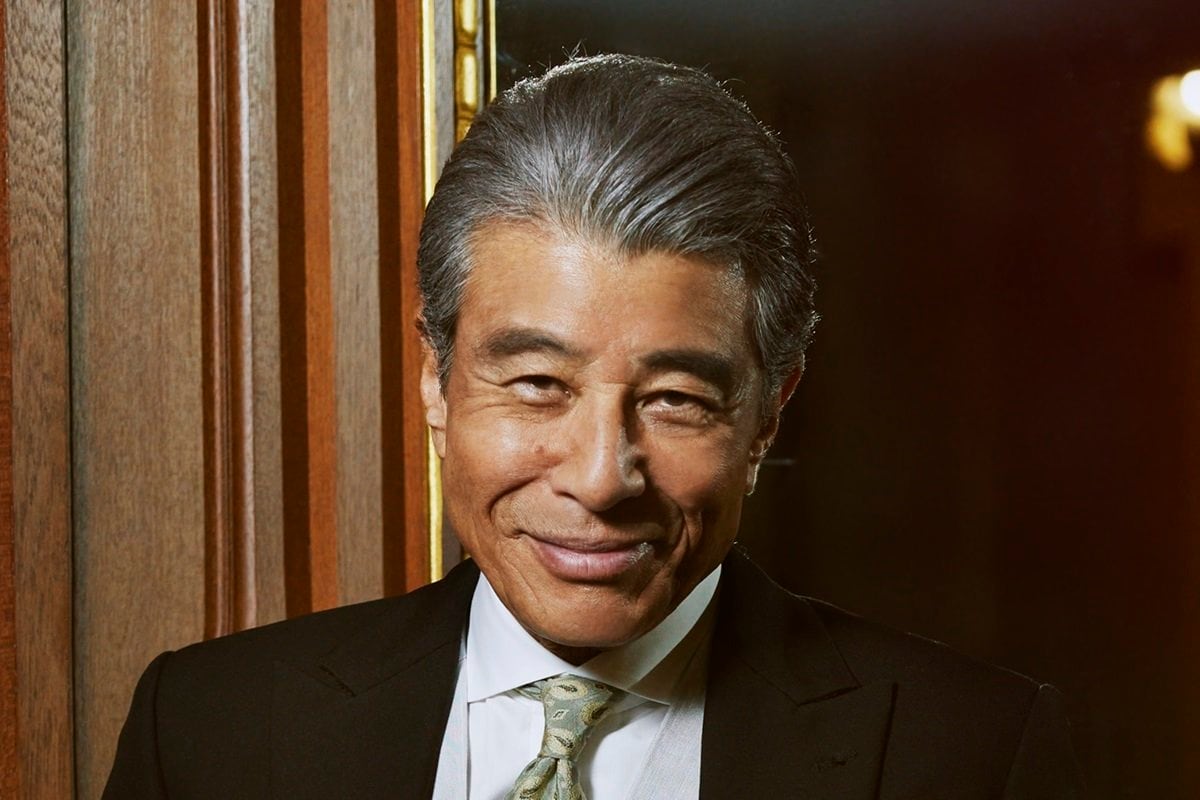 舘ひろしが74歳の花婿に！英国紳士な私服タキシードにSNSうっとり