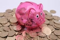 【500円玉貯金】100万円貯まった！銀行で「紙幣に両替」と「口座に入金」どちらが手数料を低く抑えられる？主要銀行で比較