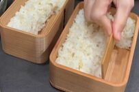 妻が夫に作るおいしそうな「愛情弁当」　隙間にどんどん詰める「彩り豊かな焼き鳥弁当」がたまらない…