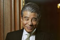 舘ひろしが74歳の花婿に！英国紳士な私服タキシードにSNSうっとり「心臓止まるかと」