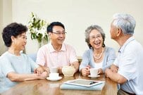 年金、60～89歳「ふつうのシニア」 いくら受給してる？《厚生年金と国民年金》平均月額を【一覧表】でみる