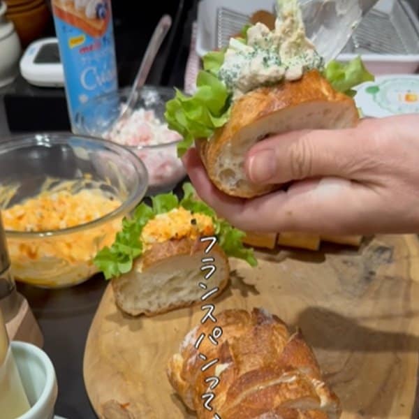 【夫への愛情弁当】綺麗な彩りにうっとり　フランスパンの〈サンドイッチ弁当〉ひらひらレタスやいちごが可愛い