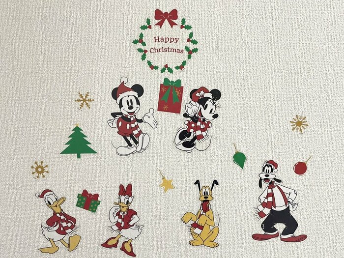 ツリーの近くにステッカーを貼るのもおすすめ