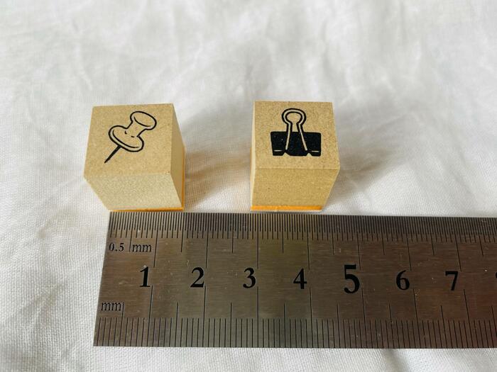 サイズは1.5cmの正方形