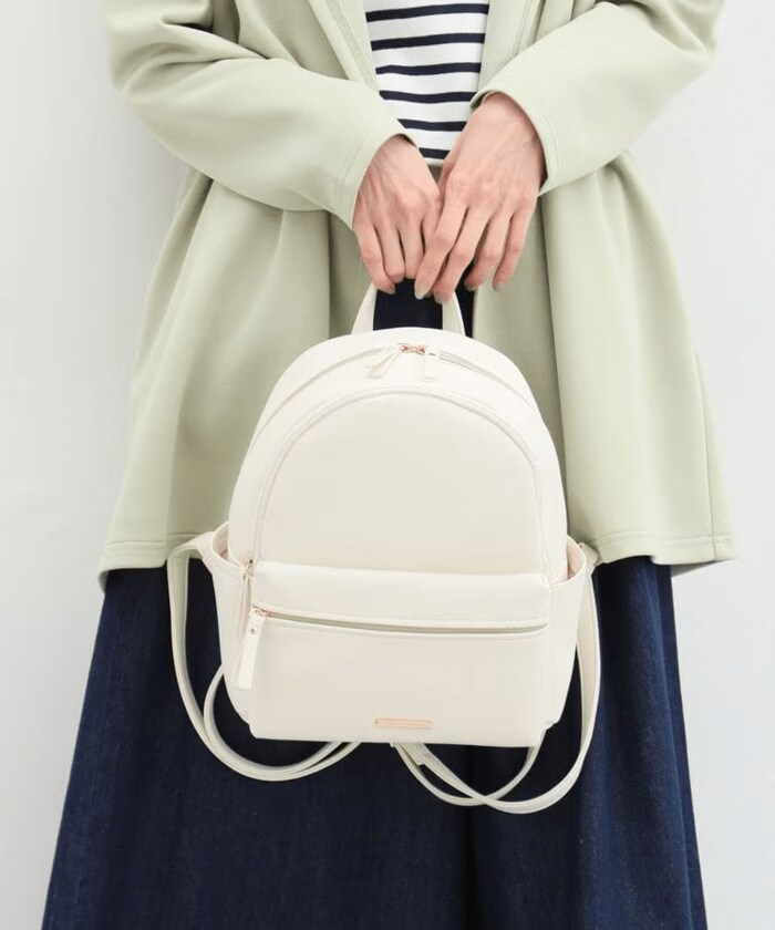 丸みのあるデザインが可愛らしいリュックタイプのバッグ