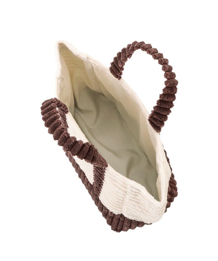 マチ付きで沢山入るため、部屋がおしゃれに片づきます