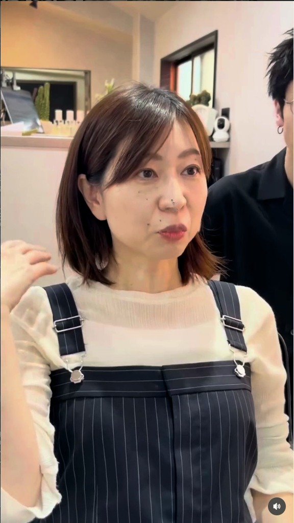 「可愛すぎるのはちょっと嫌です」と伝えた女性が、前髪を活かしたカットできちんと感のあるショートボブにスタイルチェンジ