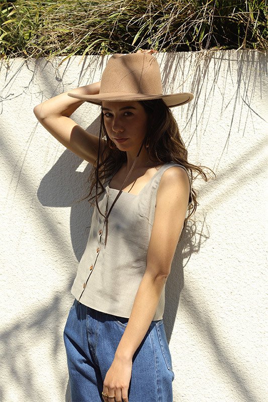 CAVEZA ROSSO - スクエアネックノースリーブトップス ¥9,180（税込）