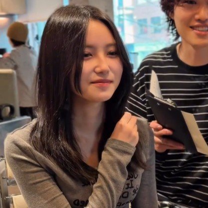 染めたことない女性がブリーチカラーで印象チェンジ！「めっちゃ可愛い」と大満足