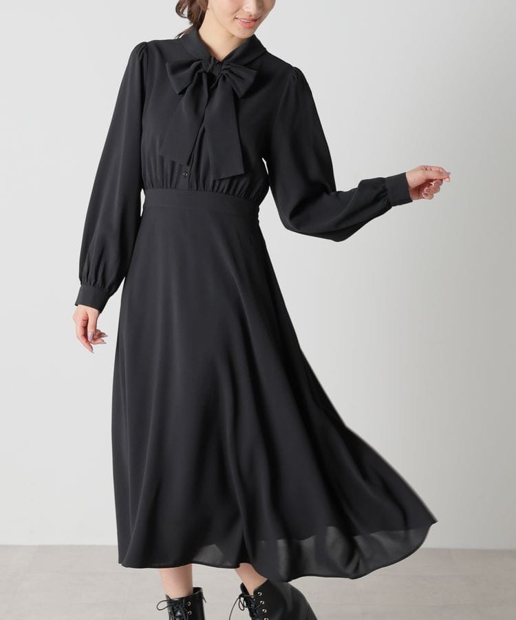 出所：ハニーズ公式通販 ボウタイワンピース