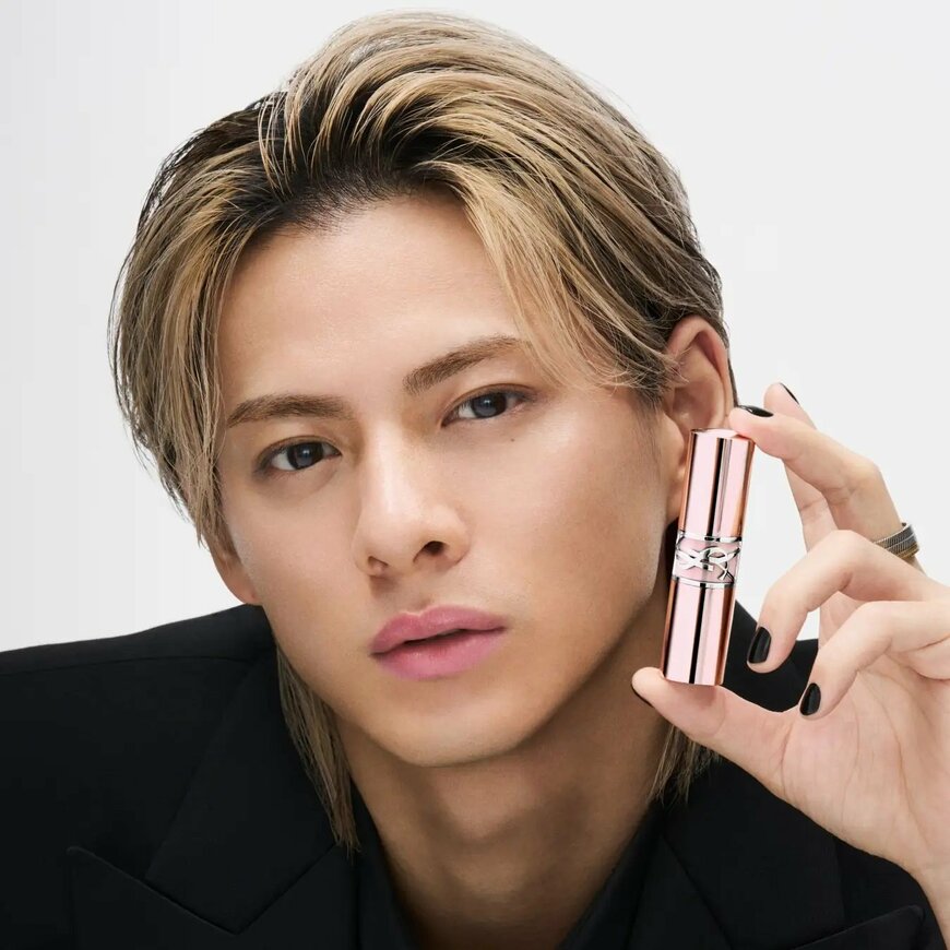 出所：日本ロレアル株式会社「【YSL BEAUTY】 アジア アンバサダー 平野紫耀が纏う、ホリデーシーズンを彩る新LOOK公開！大切なあの人に、ホリデーギフトを。」