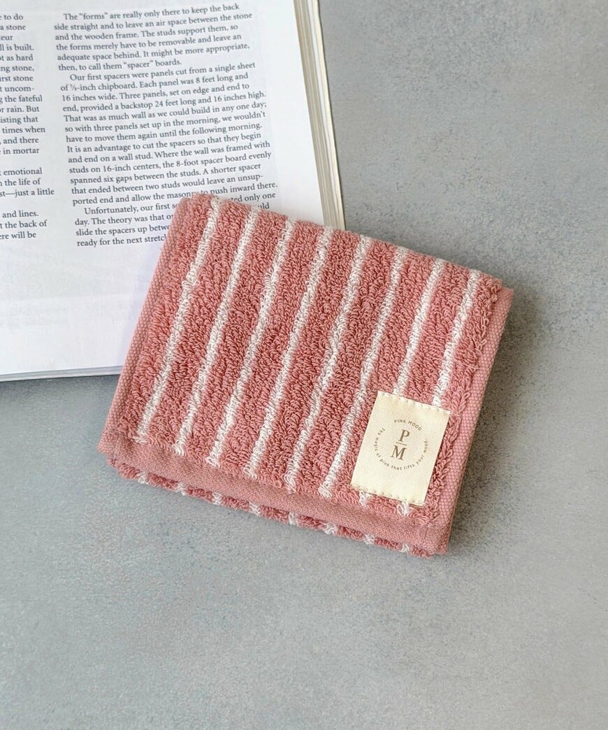 出所：パルグループ公式ファッション通販サイト 3COINS タオルポーチ