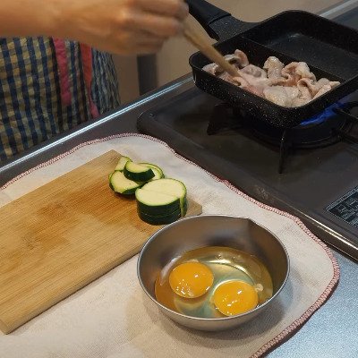 妻が夫に作る【豚生姜ズッキーニ弁当】所要時間は約30分！お豆やズッキーニなど緑の色彩が鮮やかな食材を使ったお弁当に注目
