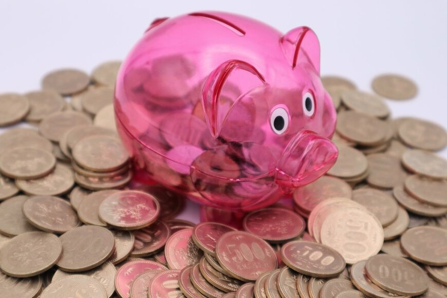 【500円玉貯金】100万円貯まった！銀行で「紙幣に両替」と「口座に入金」どちらが手数料を低く抑えられる？主要銀行で比較