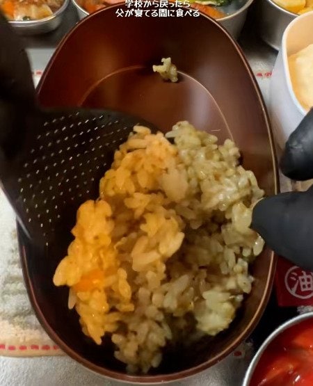 「販売してほしい！」元料理人の父が中学生の息子に作る【ドライカレー弁当】モリモリに重なるおかずの量に驚き