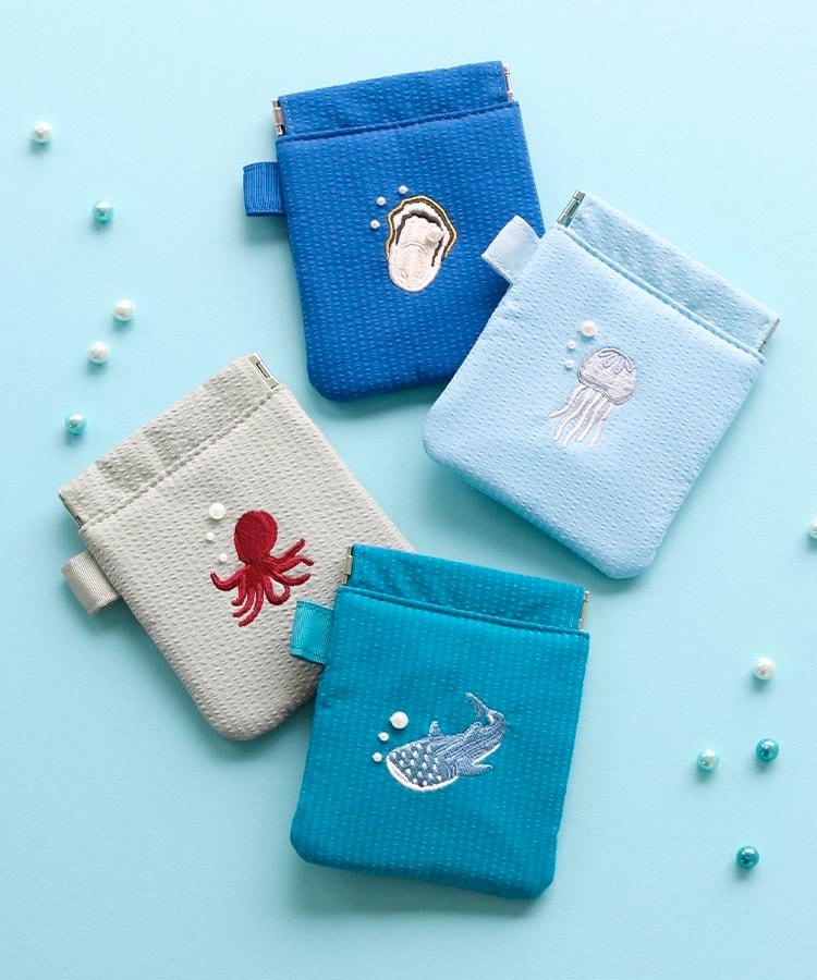 出所：ブルーブルーエ公式　海洋生物パール刺繍ばね口ポーチ