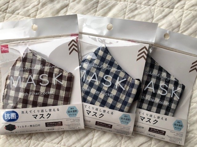 『抗菌　洗えてくり返し使える　マスク』（筆者撮影）