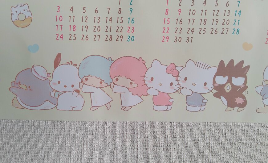 筆者撮影（ダイソー、ポスターカレンダー（サンリオキャラクターズ））