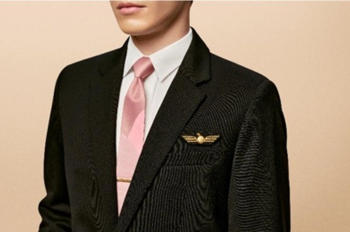 出所：<u><a href="https://www.flypeach.com/application/files/2617/8840/6724/20260903_1_Press-Release-J.pdf" target="_blank">Peach プレスリリース「創業15周年のブランドリニューアルにともない、新制服を発表！」</a></u>
