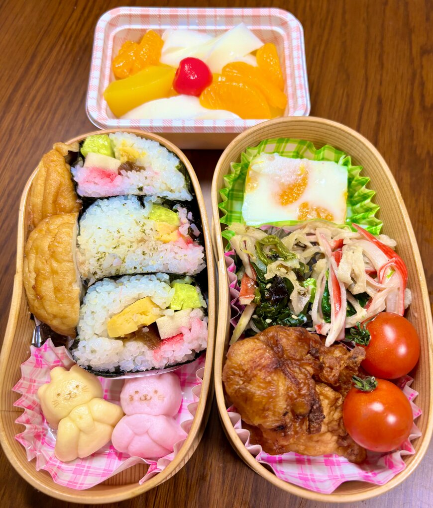 曲げわっぱに入ったひな祭り弁当