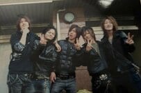 平成1桁世代の「17年前と現在」　エモすぎる集合写真に「いい歳の取り方してるなぁ」