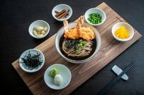 【65歳以上】単身無職世帯「月々の家計はプラス？マイナス？」2026年度の改定額「国民年金の満額7万608円」厚生年金はいくら？