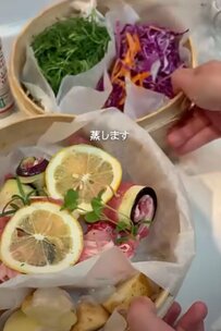 【せいろで作る彩り弁当】豚とナスのハーブ蒸しやナムルなど”色鮮やかなおかず”がたくさん！「彩り綺麗で美味しそうです」と話題